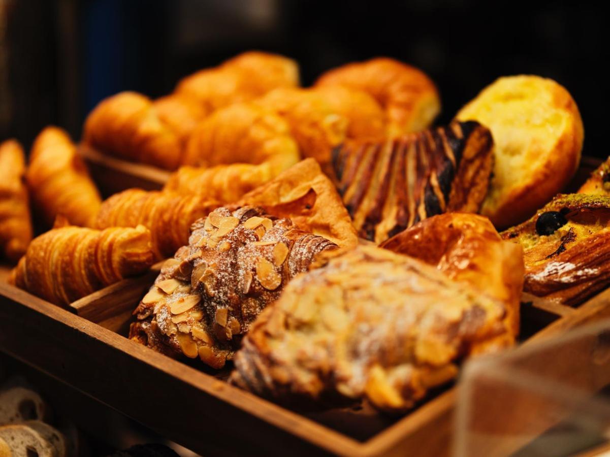 Aq Tailored Suites 布宜诺斯艾利斯 外观 照片 Croissants and other French pastries