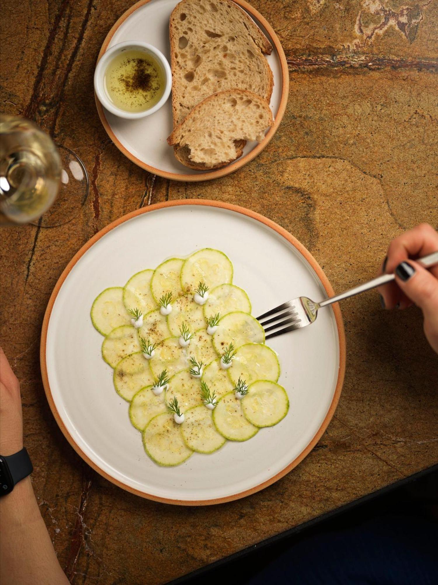 Aq Tailored Suites 布宜诺斯艾利斯 外观 照片 A plate of carpaccio